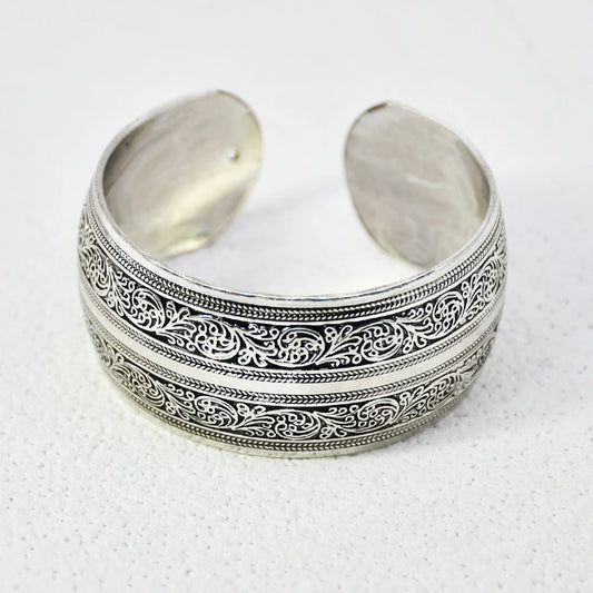 Fashion Silver Plated Beaded Bracelet Animals Charms Boho Tibetan Ethnic Style Cuff Wide Bangles Vintage Indian Women Jewelry